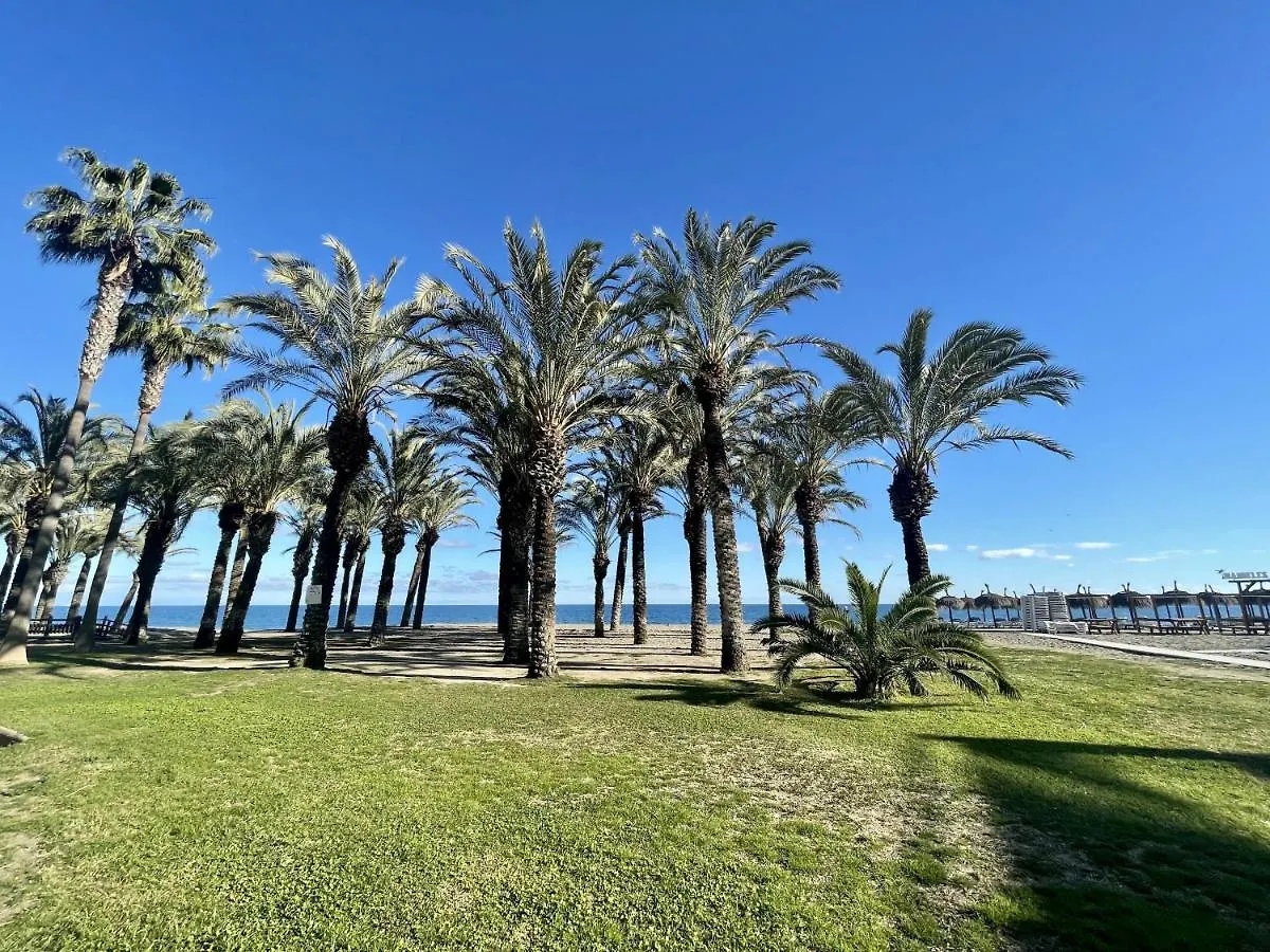 Exclusive Beachfront Apartment Torremolinos - Pool - Paddle - Tenis - Wifi - Central Aircon Испания