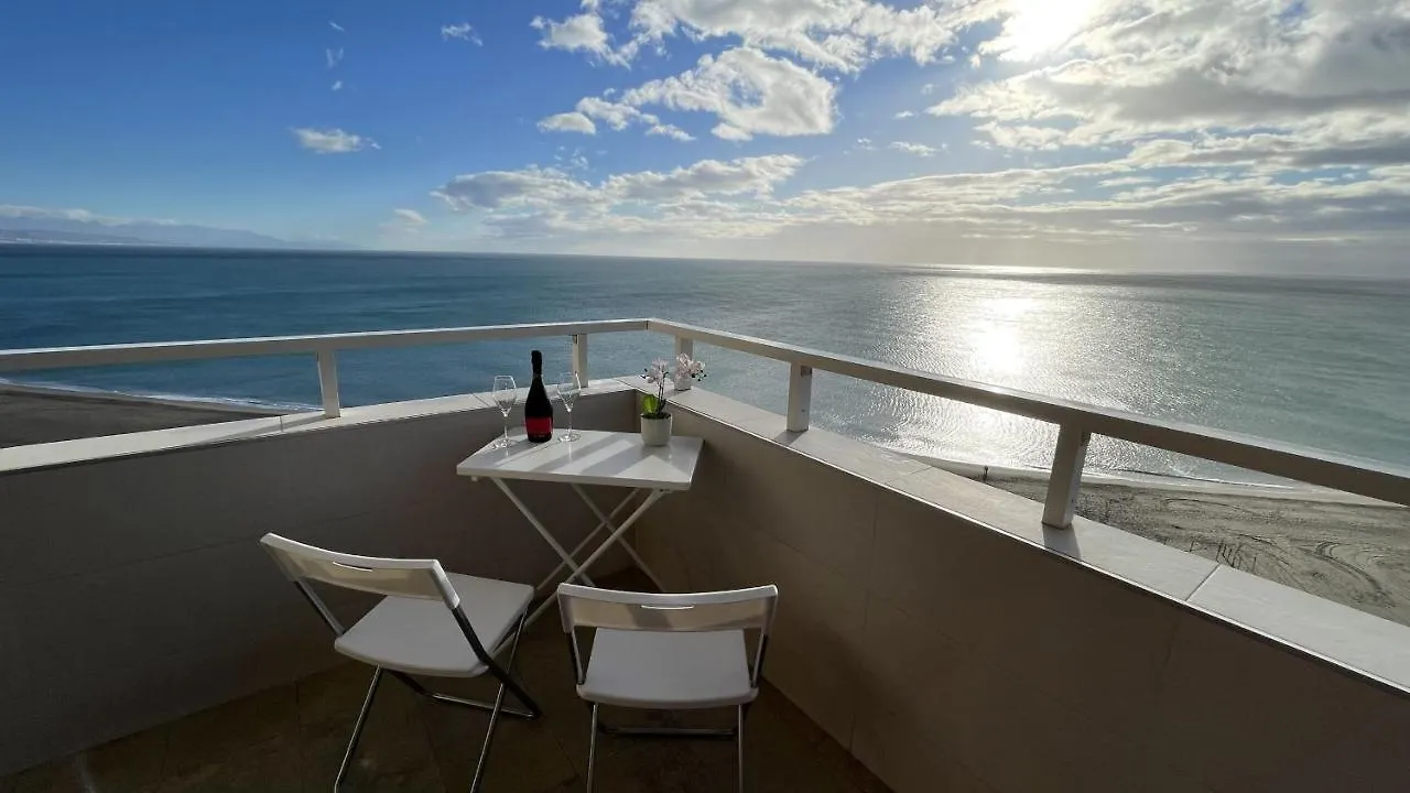 Exclusive Beachfront Apartment Torremolinos - Pool - Paddle - Tenis - Wifi - Central Aircon Испания