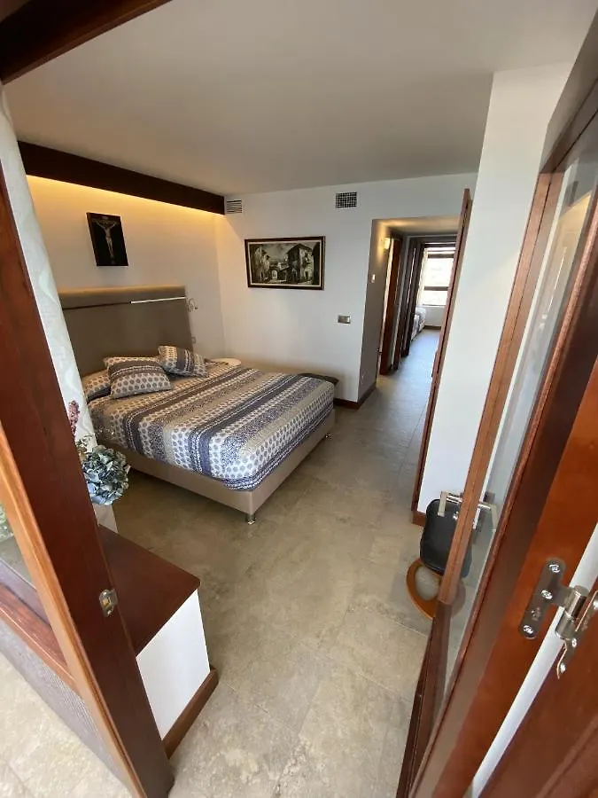 Exclusive Beachfront Apartment Torremolinos - Pool - Paddle - Tenis - Wifi - Central Aircon 0*,  Испания