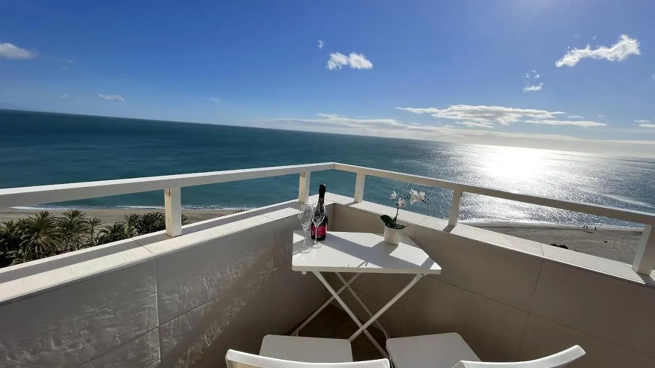 Exclusive Beachfront Apartment Torremolinos - Pool - Paddle - Tenis - Wifi - Central Aircon